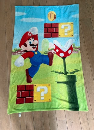 Super Mario deken 140 x 90, marque: Super Mario, état: Très bon état, 3,00 €, 3,85 € Protection acheteurs incluse