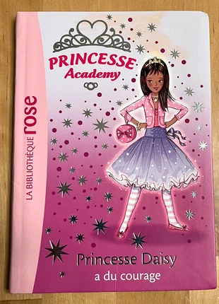 Livre enfant Bibliotheque rose Princesse Academy Tome 3 Daisy a du courage Hachette, staat: Goed, € 2,00, € 2,80 inclusief Kopersbescherming