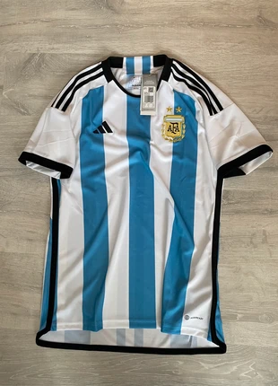 Maillot argentine 2022 HF2158, brand: adidas, condizioni: Nuovo con cartellino, taglia: M, €60.00, €63.70 include la Protezione acquisti