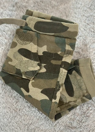 Survêtement motif militaire Kiabi, marque: Kiabi, état: Très bon état, taille: 1-3 mois / 56 cm, 1,50 €, 2,28 € Protection acheteurs incluse