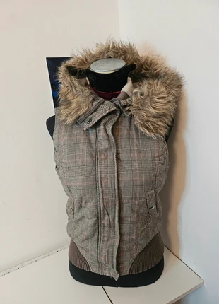 Giacchetta senza maniche cappuccio peloso, marke: Clockhouse, zustand: Sehr gut, größe: M / 38 / 10, 16,00 €, 17,50 € inklusive Vinted-Käuferschutz