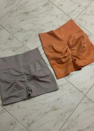 2 pantaloncini effetto pump, brand: Shein, condizioni: Ottime, taglia: S / IT 40 / EU 36, €3.00, €3.85 include la Protezione acquisti