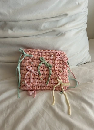 Handmade Crochet Kindle Tasche in Pastell – Unikat mit Perlen & Schleifen, marque: Sonstiges, état: Neuf sans étiquette, 25,00 €, 26,95 € Protection acheteurs incluse