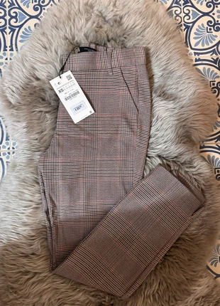 Pantalón de vestir nuevo talla XS Zara, merk: Zara, staat: Nieuw met prijskaartje, maat: XS / 34 / 6, € 12,00, € 13,30 inclusief Kopersbescherming