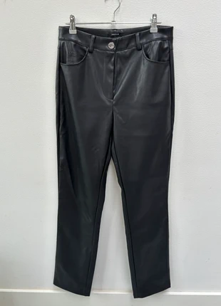 Nikkie Faux Leather straight Leg Black womens trousers size 38, merk: NIKKIE, staat: Heel goed, maat: M / 38 / 10, € 25,00, € 26,95 inclusief Kopersbescherming