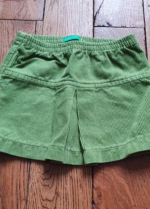 Jupe bébé fille velours vert - Benetton - 1 an / 12 mois, marque: Benetton, état: Très bon état, taille: 12-18 mois / 80 cm, 6,00 €, 7,00 € Protection acheteurs incluse