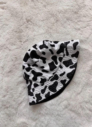 Bob reversible motif vache ou noir, condition: Very good, size: One size, €4.00, €4.90 includes Buyer Protection