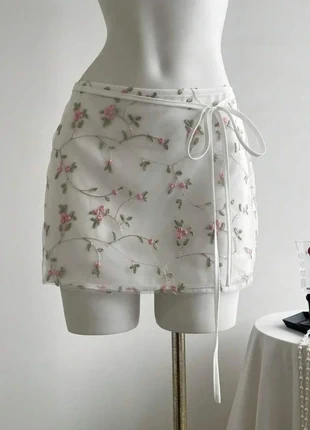 gonna bianca floreale L, marke: Top Vintage, zustand: Sehr gut, größe: L / 40 / 12, 16,00 €, 17,50 € inklusive Vinted-Käuferschutz