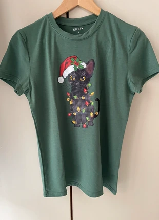 T-Shirt Natalizia Gatto Nero con Luci - SHEIN (Taglia S), brand: Shein, condizioni: Nuovo senza cartellino, taglia: S / IT 40 / EU 36, €5.00, €5.95 include la Protezione acquisti