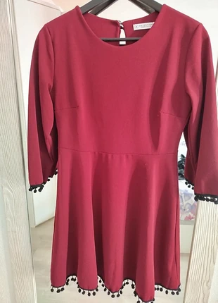 Vestido burdeos con vuelo y detalles en pompones, marca: Boutique Italiana, estado: Nuevo sin etiquetas, tamaño: L / 40 / 12, 17,00 €, 18,55 € Protección al comprador incluida