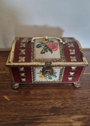 Boite vintage à chocolat métallique ancienne pour collectionneur belle état décoration florale, état: Bon état, 17,00 €, 18,55 € Protection acheteurs (Pro) incluse