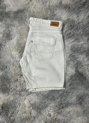 Short en Jean Levi's Blanc W29 SH059, marque: Levi's, état: Très bon état, taille: M / 38 / 10, 16,00 €, 17,50 € Protection acheteurs (Pro) incluse