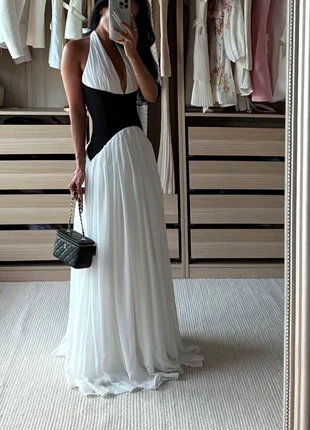 vestido largo bicolor con escote halter y falda plisada blanca, marque: Local, état: Très bon état, taille: S / 36 / 8, 85,00 €, 89,95 € Protection acheteurs incluse