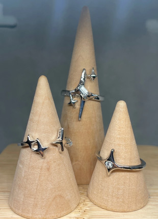 Lot Bague Chrome étoiles avec pierres ajustable, marke: CHROME, zustand: Sehr gut, größe: Größenverstellbar, 20,00 €, 21,70 € beinhaltet Vinted-Käuferschutz Pro