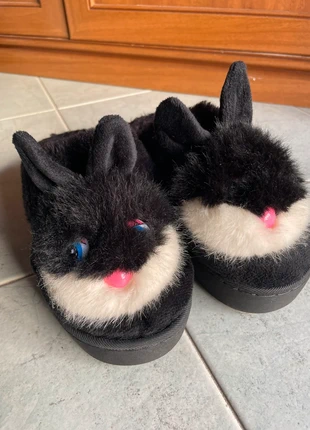 Pantofole coniglietto n.38-39, merk: coniglietto, staat: Heel goed, maat: 38, € 3,00, € 3,85 inclusief Kopersbescherming