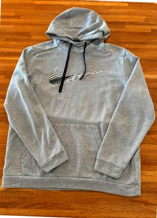 Sweat avec Capuche - Nike - Taille L, marque: Nike, état: Très bon état, taille: L, 24,00 €, 25,90 € Protection acheteurs incluse