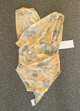 Top asymétrique jaune, marke: Boutique Parisienne, zustand: Neu, mit Etikett, größe: S / 36 / 8, 12,00 €, 13,30 € inklusive Vinted-Käuferschutz