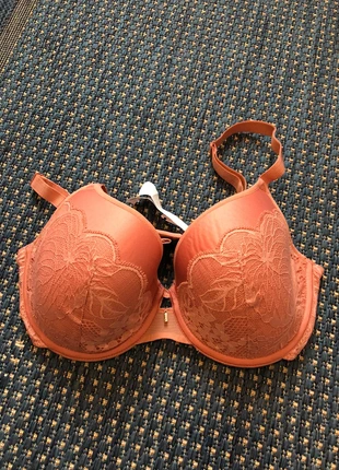 Soutien gorge Chantelle, marque: Chantelle, état: Neuf sans étiquette, taille: 85D, 10,00 €, 11,20 € Protection acheteurs incluse