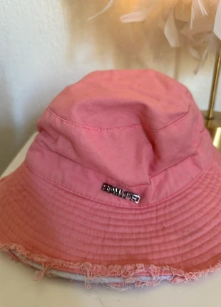 Bob rose PrettyLittleThing – style décontracté et tendance, brand: PrettyLittleThing, condition: Very good, size: One size, €6.00, €7.00 includes Buyer Protection