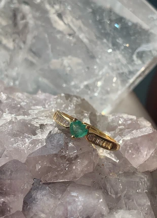 Anillo ajustable chapado en oro 18k con esmeralda natural en corte corazón 💚, marca: Natural, estado: Novo sem etiquetas, tamanho: Ajustável, €59.00, €62.65 inclui Proteção do Comprador