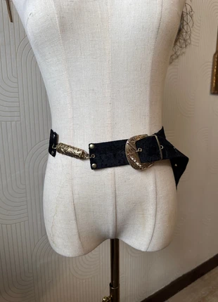 ceinture vintage noire à boucle doré avec strass et logo V, marca: v, estado: Muy bueno, tamaño: Ajustable, 20,00 €, 21,70 € Protección al comprador incluida