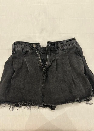 Jupe-short en jean Stradivarius, merk: Stradivarius, staat: Heel goed, maat: XXS / 32 / 4, € 6,00, € 7,00 inclusief Kopersbescherming