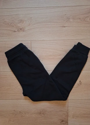 Jogging H&M taille 10 ans, marque: H&M, état: Très bon état, taille: 10 ans / 140 cm, 2,50 €, 3,33 € Protection acheteurs incluse