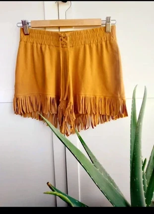 Short à franges Neuf en suédine couleur jaune moutarde taille 36 S, marque: Undiz, état: Neuf sans étiquette, taille: S / 36 / 8, 16,00 €, 17,50 € Protection acheteurs incluse