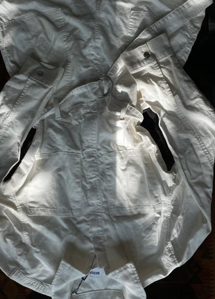 Combi short, courte blanche avec ceinture, merk: Weekday, staat: Heel goed, maat: S / 36 / 8, € 6,00, € 7,00 inclusief Kopersbescherming