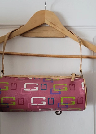 Sac Guess Vintage Y2K - Barrel Bag Monogram - Rose & Multicolore - Pièce Rare - Très Bon État, marke: GUESS, zustand: Sehr gut, 65,00 €, 68,95 € inklusive Vinted-Käuferschutz