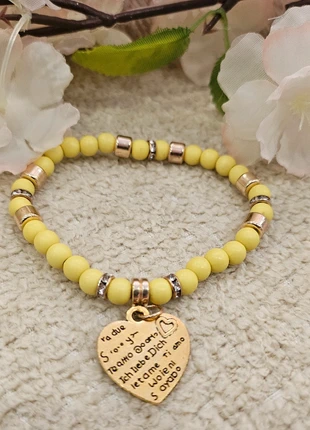 Bracelet perles jaune fantaisie petit cœur inscription je t'aime en plusieurs langues, marque: Fantaisie, état: Très bon état, 5,00 €, 5,95 € Protection acheteurs (Pro) incluse