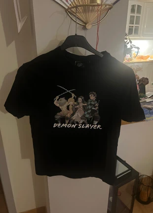 Teeshirt, marke: Demon Slayer, zustand: Sehr gut, größe: XS, 5,00 €, 5,95 € inklusive Vinted-Käuferschutz