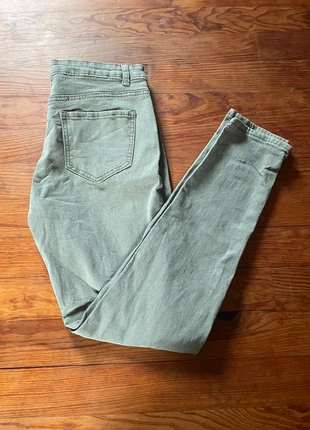 Jeans kaki pour femme - en très bon état - taille 40 - SHEIN, marke: Shein, zustand: Sehr gut, größe: L / 40 / 12, 3,00 €, 3,85 € inklusive Vinted-Käuferschutz