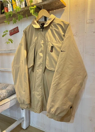Veste Nike beige - Taille L - Très bon état - Modèle rare, marca: Nike, estado: Muy bueno, tamaño: L, 45,00 €, 47,95 € Protección al comprador incluida