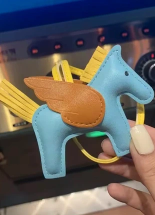 Charm cavallino horse pegasus, merk: Made In Italy, staat: Nieuw zonder prijskaartje, € 8,00, € 9,10 inclusief Kopersbescherming
