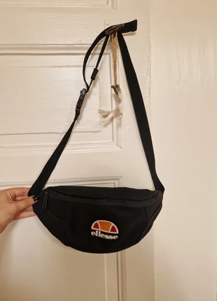 Sac banane noir basique Ellesse, merk: Ellesse, staat: Heel goed, € 5,00, € 5,95 inclusief Kopersbescherming