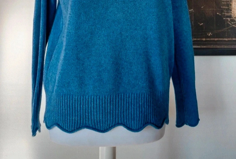 Pull doux bleu bordure ondulées taille S-M - photo numéro 5