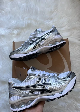 Asics GEL-Kayano 14, brand: Asics, condizioni: Nuovo con cartellino, taglia: 42, €65.00, €68.95 include la Protezione acquisti