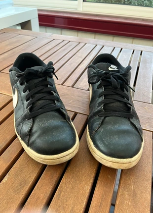 Chaussures Nike noires en cuir 44 semelle blanche, marque: Nike, état: Bon état, taille: 44, 14,99 €, 16,44 € Protection acheteurs incluse