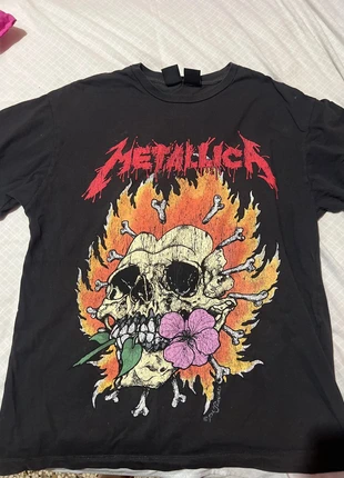 T-shirt band, marke: Bershka, zustand: Gut, größe: XS, 3,00 €, 3,85 € inklusive Vinted-Käuferschutz