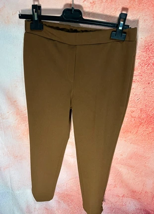 Pantalone marrone elegante elasticizzato con bottoni alle caviglie – Nessun Brand, état: Très bon état, taille: S / 36 / 8, 3,00 €, 3,85 € Protection acheteurs incluse