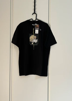 T Shirt Demon Slayer Zenitsu Nera, brand: Uniqlo, condizioni: Nuovo con cartellino, taglia: M, €30.00, €32.20 include la Protezione acquisti