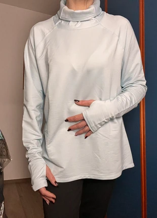 Felpa leggera elastica azzurra H&M Sport, brand: H&M Sport, condizioni: Nuovo senza cartellino, taglia: 16 anni / 176 cm, €9.00, €10.15 include la Protezione acquisti