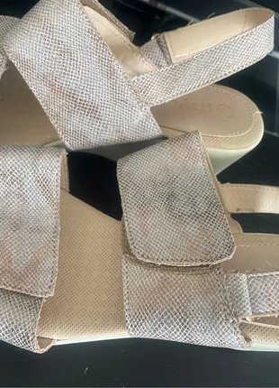 Sandales beige percemée de bronze pointure 39, marque: mysoft, état: Très bon état, taille: 39, 9,00 €, 10,15 € Protection acheteurs incluse