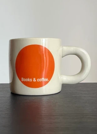 Ceramic Coffee Mug – Books & Coffee Orange Circle Print – Beige Minimalist Cup, marke: Helio ferretti, zustand: Neu, 19,99 €, 21,69 € beinhaltet Vinted-Käuferschutz Pro