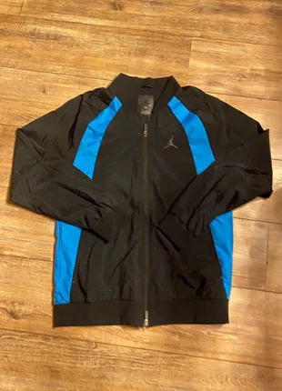 Veste Nike Jordan noire et bleue – Taille M – Style sport rétro Année 2000 Y2k, marke: Jordan, zustand: Sehr gut, größe: M, 21,99 €, 23,79 € inklusive Vinted-Käuferschutz