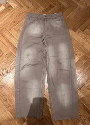 Jean Weekday beige effet délavé, merk: Weekday, staat: Heel goed, maat: S / 36 / 8, € 5,00, € 5,95 inclusief Kopersbescherming