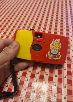 Macchina Fotografica Vintage Dragonball Z Camera, marke: Dragon Ball Z, zustand: Sehr gut, 11,90 €, 13,20 € inklusive Vinted-Käuferschutz