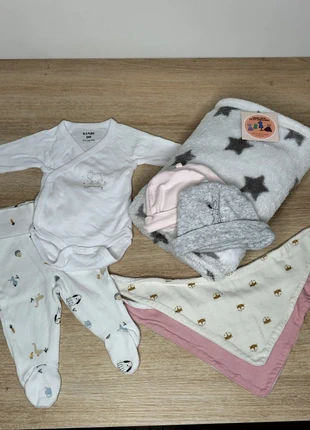 Box cadeau de naissance fille 🩷, marca: Kiabi, estado: Muy bueno, tamaño: Recién nacido / 44 cm, 8,00 €, 9,10 € Protección al comprador Pro incluida