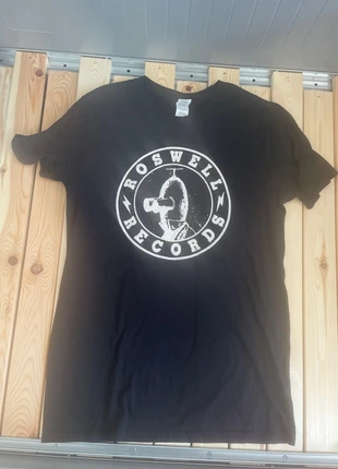 Roswell Records Foo Fighters  T-shirt size M, brand: Gildan, condition: Very good, size: M, £10.00, £11.20 includes Buyer Protection